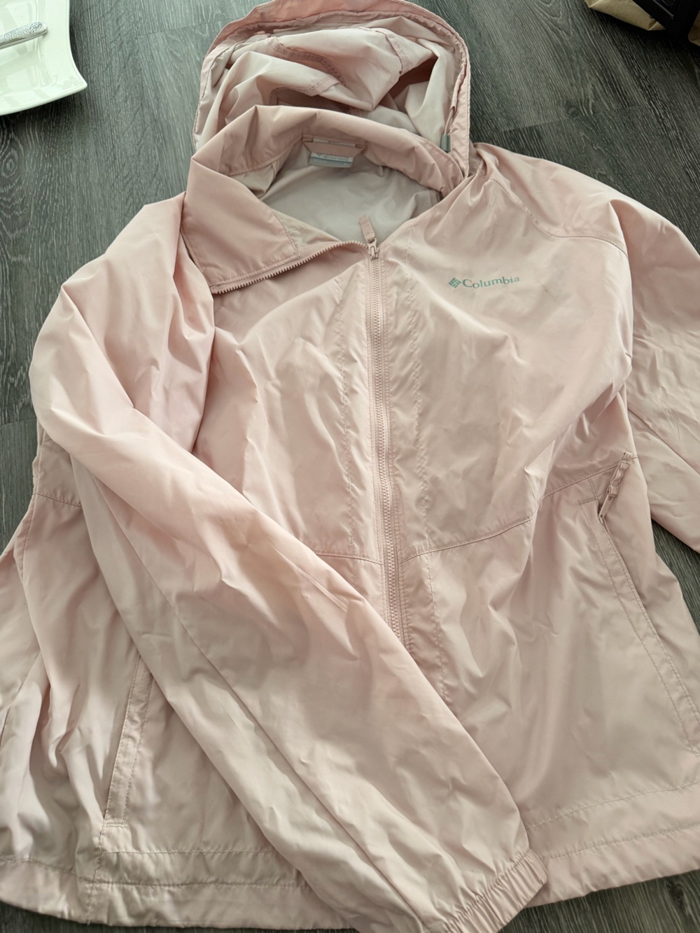 Columbia Women's Pale Pink Lightweight Windbreaker Jacket